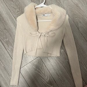 Long sleeve crop with fur trim